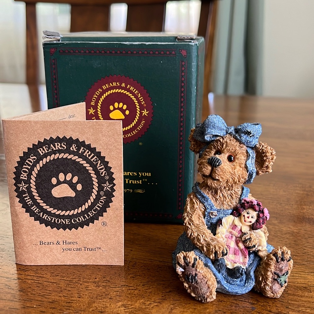 Boyd’s Bears - Sally Quignapple with Annie